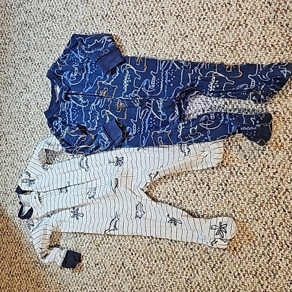 Carter's pajama set